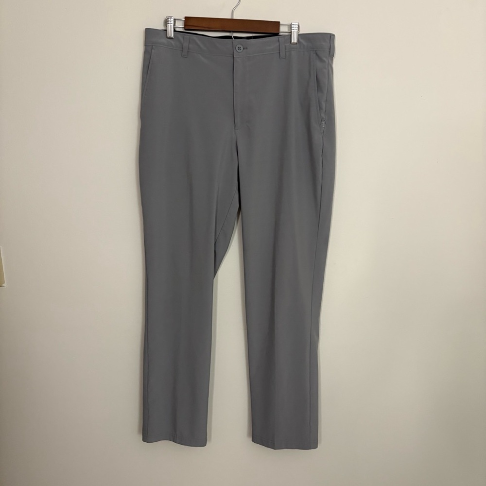 Izod Golf Men's 36 X 30 Light Gray performance activewear Dress Pants